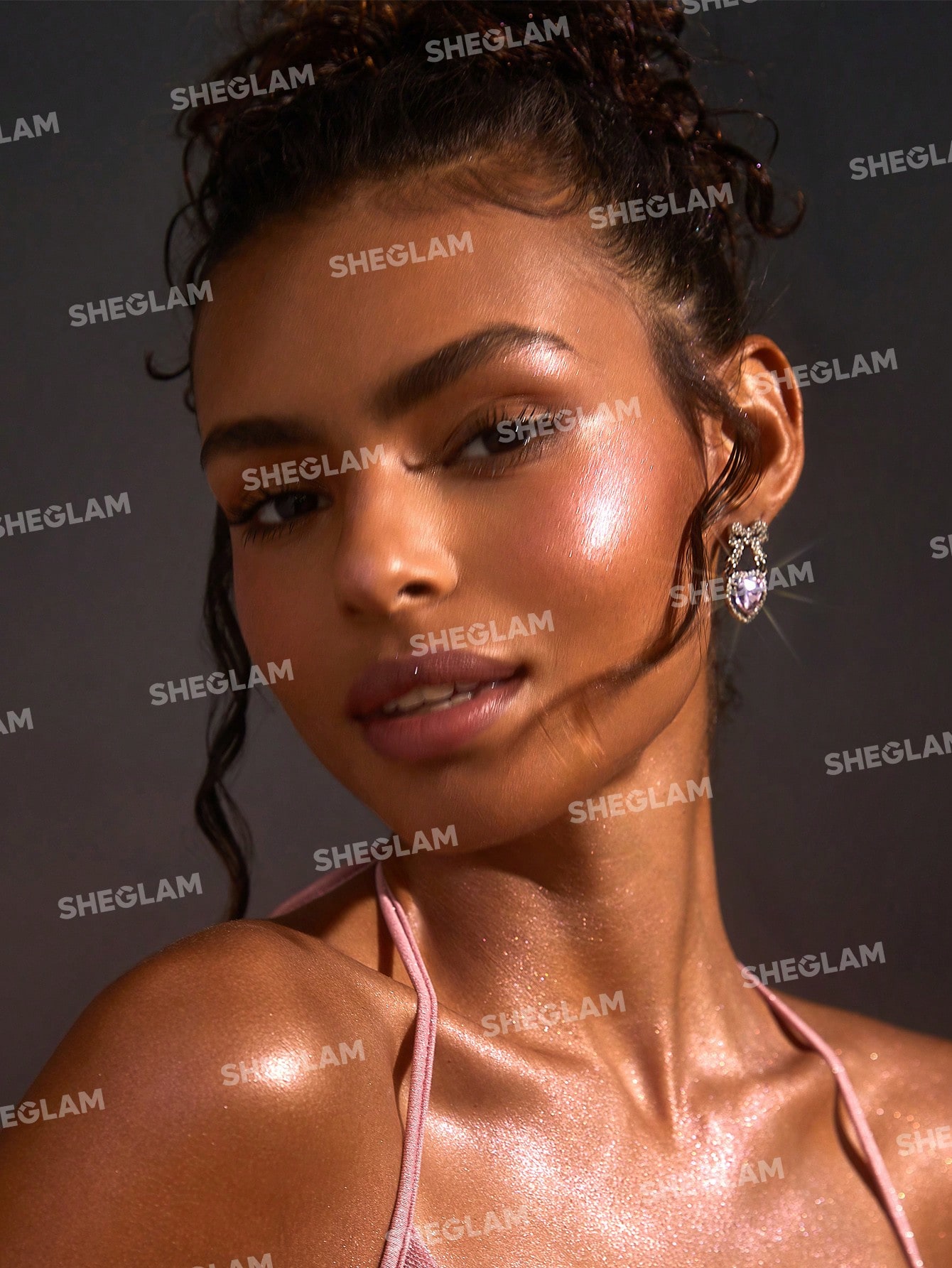 sheglam x hello kitty bow utiful highlighting body mist kitty glow sheglam x hello kitty bow utiful highlighting body mist kitty glow